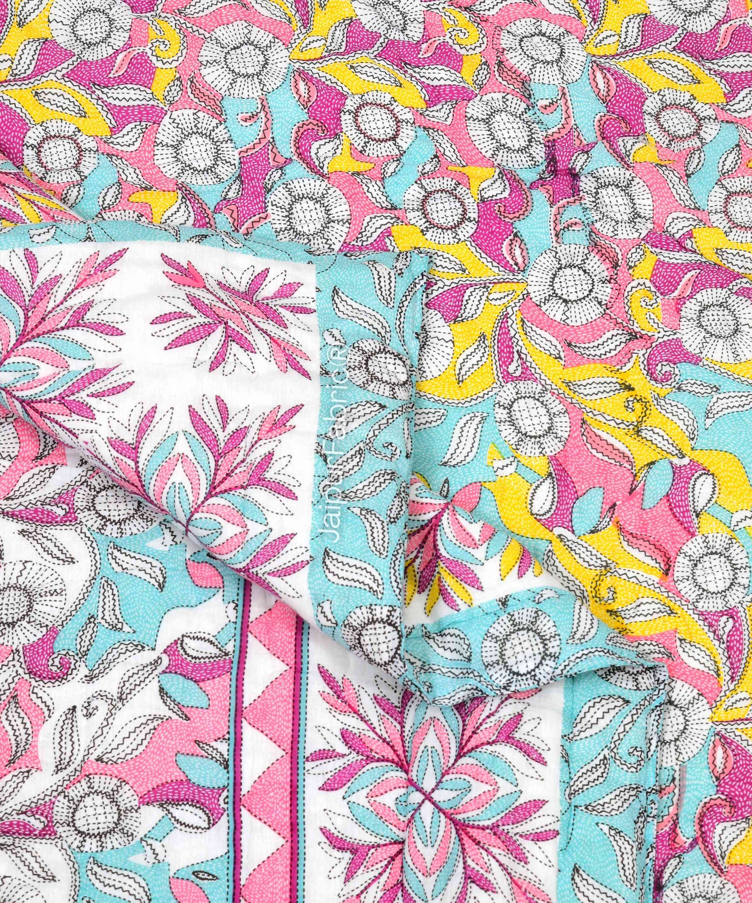 Tropical Dreamscape Colorful Lush Floral Patterns Reversible Quilt Double Bed Rajai