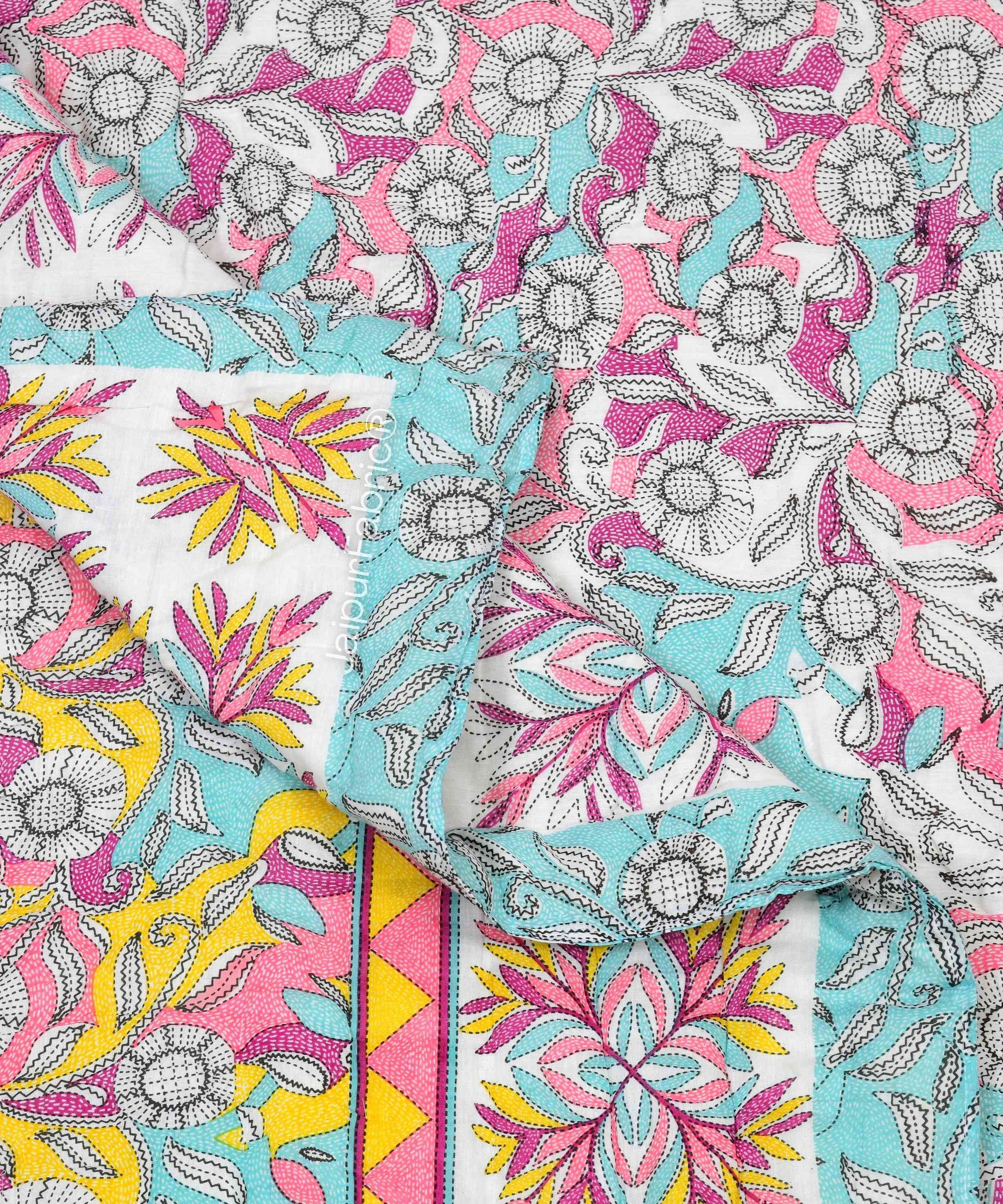 Tropical Dreamscape Colorful Lush Floral Patterns Reversible Quilt Double Bed Rajai